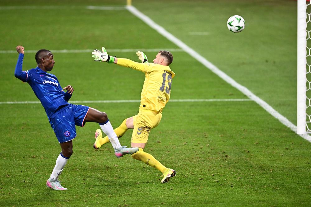 英超：阿森纳客场3-1击败诺维尔